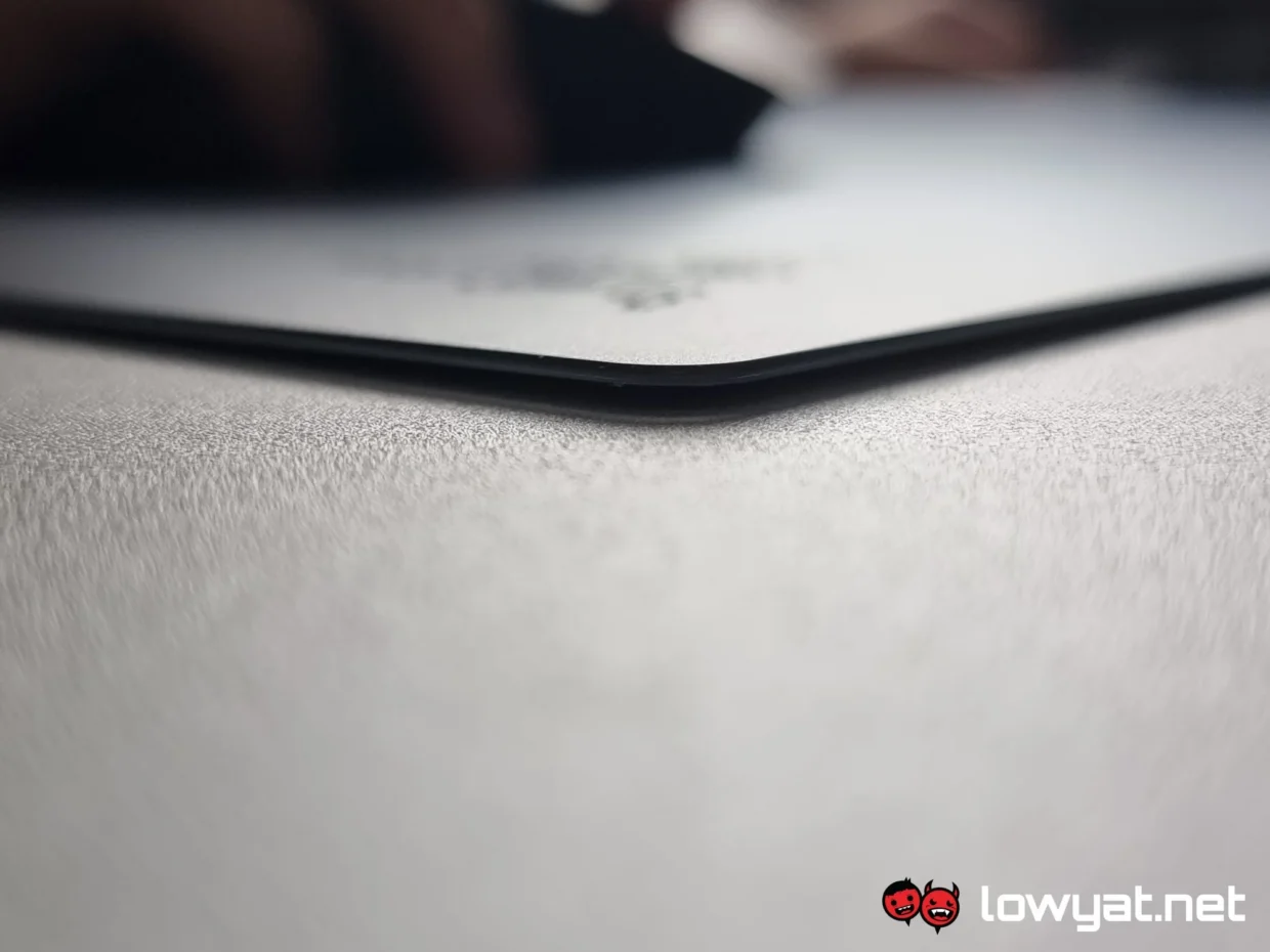 Razer Atlas Pro Review: A Great Glass Pad With One Sizeable Problem 4 Razer Atlas Pro Review