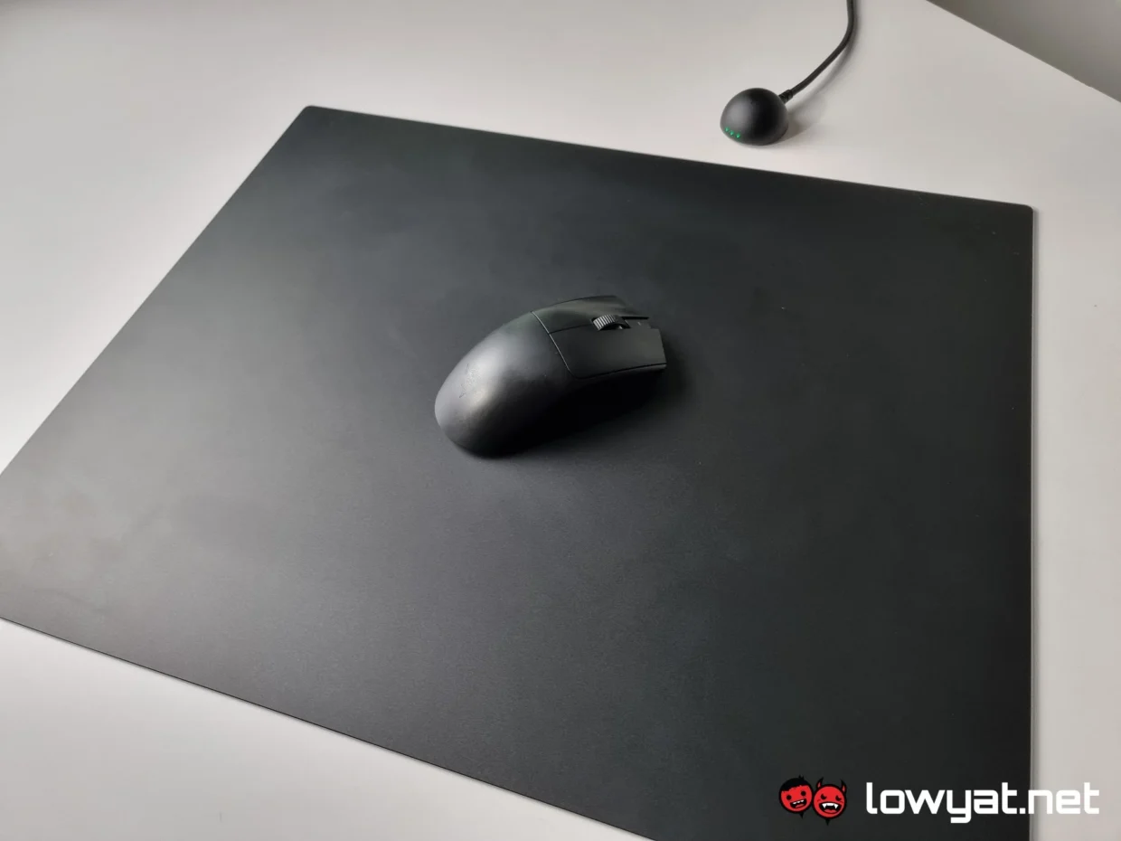 Razer Atlas Pro Review: A Great Glass Pad With One Sizeable Problem 2 Razer Atlas Pro Review