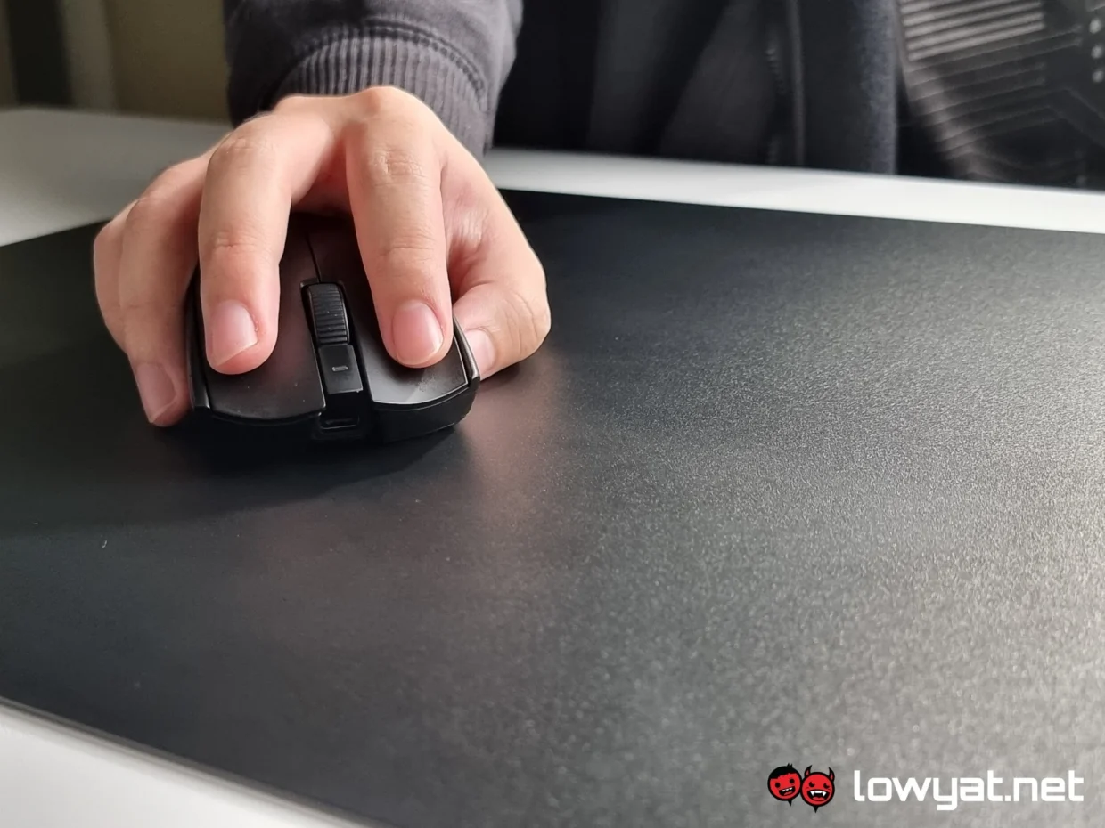 Razer Atlas Pro Review: A Great Glass Pad With One Sizeable Problem 3 Razer Atlas Pro Review