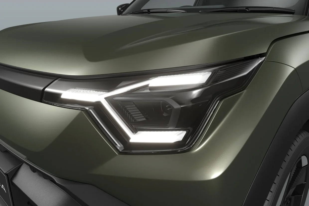 Suzuki Brings In FWD eVitara To Malaysia; Costs RM188,000 5 Suzuki e VITARA headlights