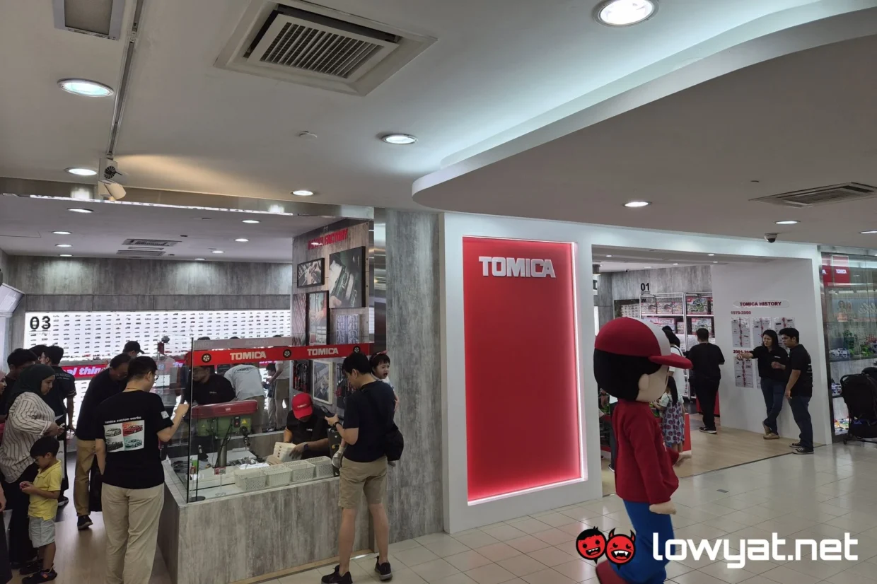 Tomica Factory in Brand Store