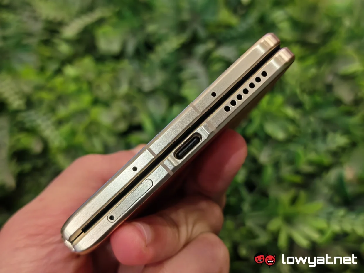 HONOR Magic V6