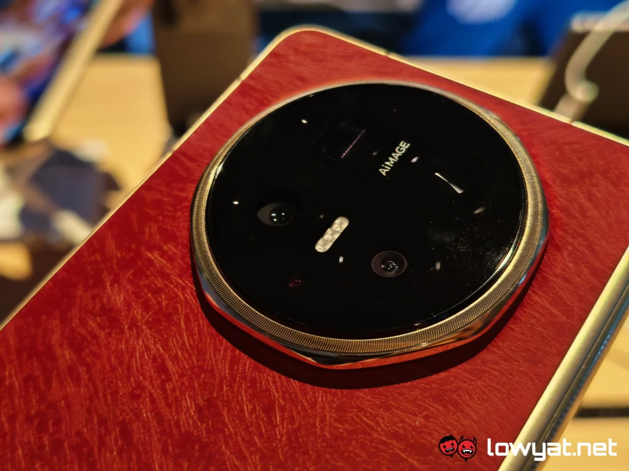 HONOR Magic V6