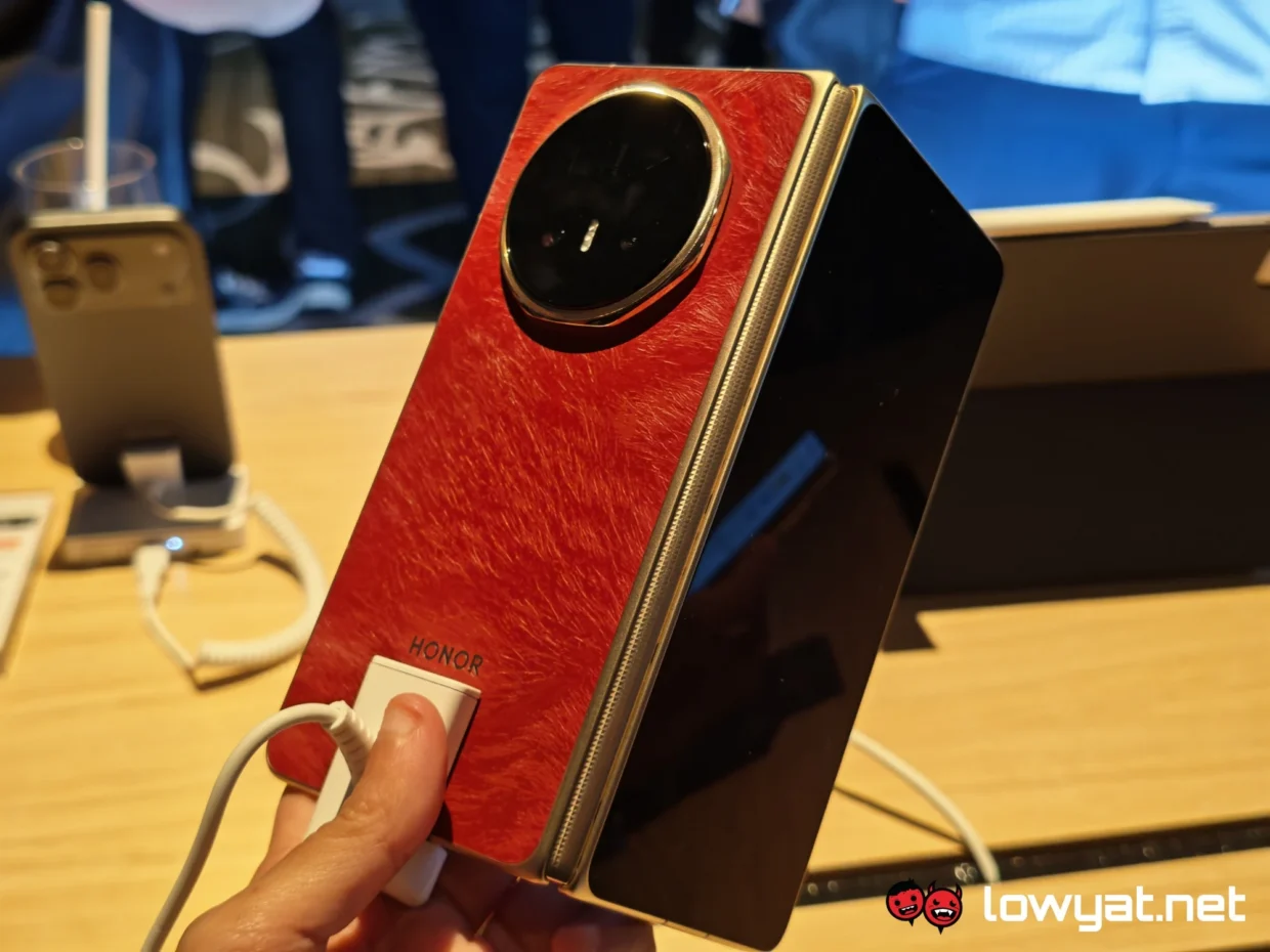 HONOR Magic V6