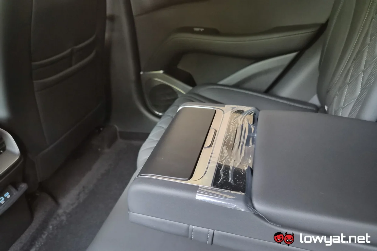 2026 BYD Sealion 7 Launches In Malaysia From RM163,800 21 2026 BYD Sealion 7 rear seats armrest