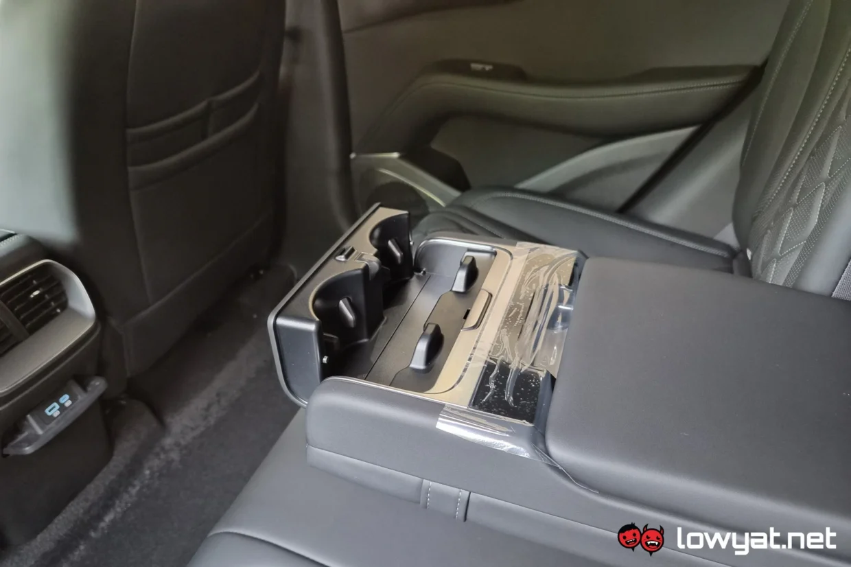 2026 BYD Sealion 7 Launches In Malaysia From RM163,800 22 2026 BYD Sealion 7 rear seats armrest cup holders
