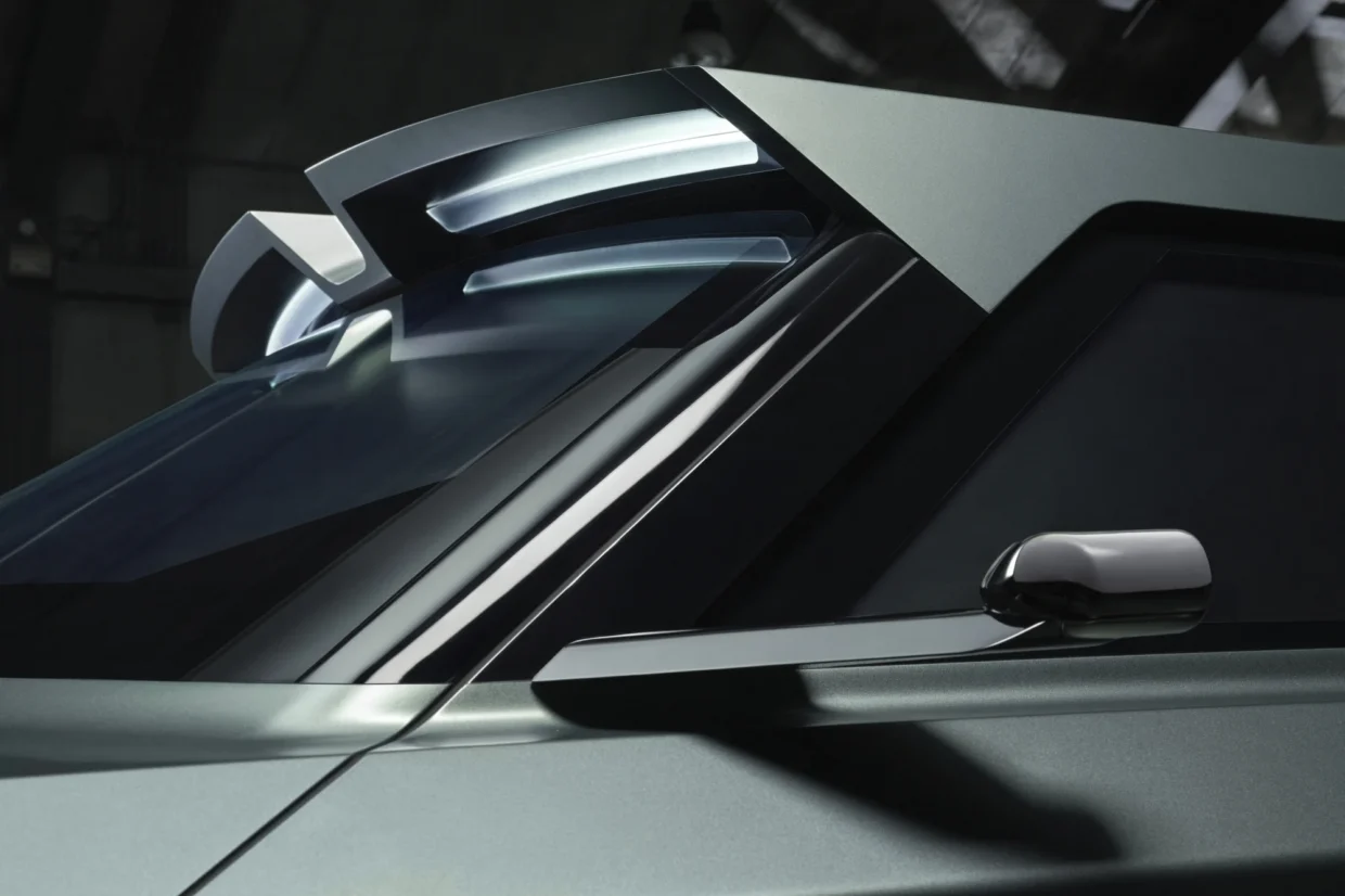 Aston Martin Dreadnought 11