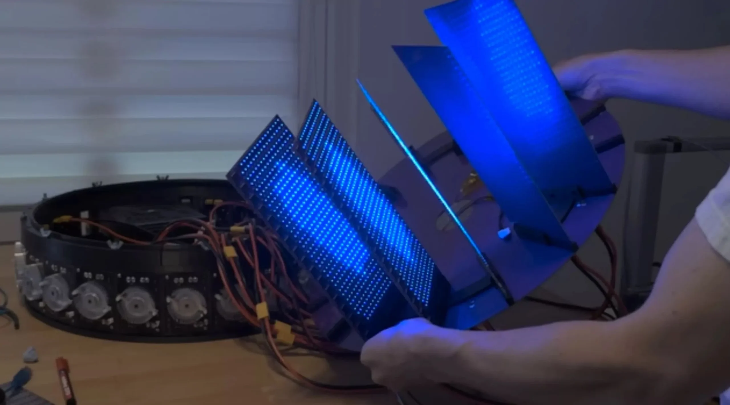 A Hardware Hacker Wants To Build Their Own GPU With 64,000 RISC-V Processors 27 Bitluni RISC V GPU Homemade 1 scaled