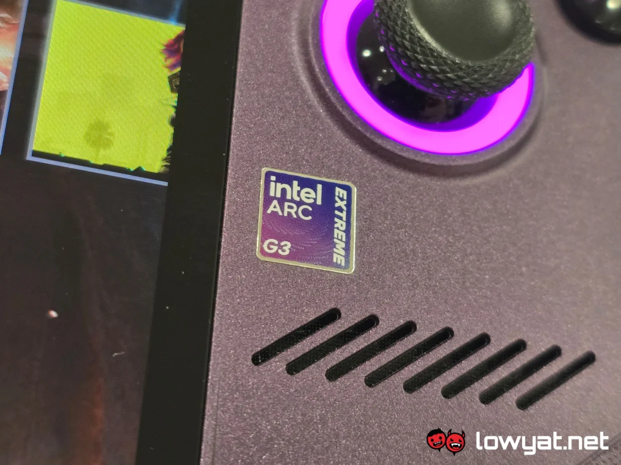 MSI Claw EX 8 AI+ Review: All Hail Panther Lake 31 MSI Claw EX 8 AI Review 11
