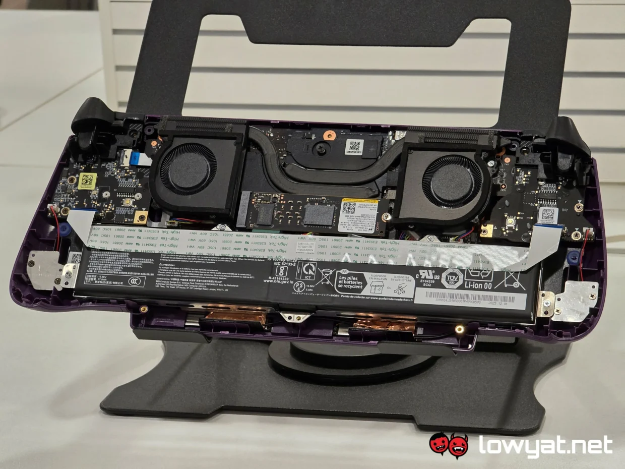 MSI Claw EX 8 AI+ Review: All Hail Panther Lake 11 MSI Claw EX 8 AI Review 5