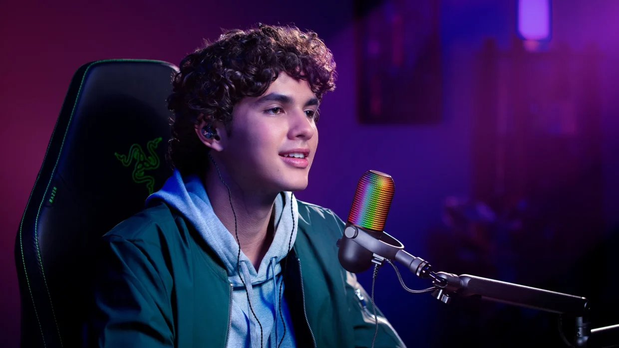 Razer Announces Seiren V3 Chroma 32-Bit DSP; Upgrading The Original V3 2 Razer Seiren V3 Chroma 32-Bit DSP lifestyle