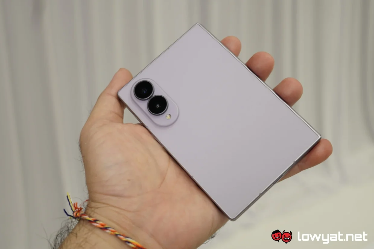 Samsung Galaxy Z Fold8 hand back