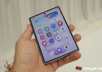 Samsung Galaxy Z Fold8 hand front