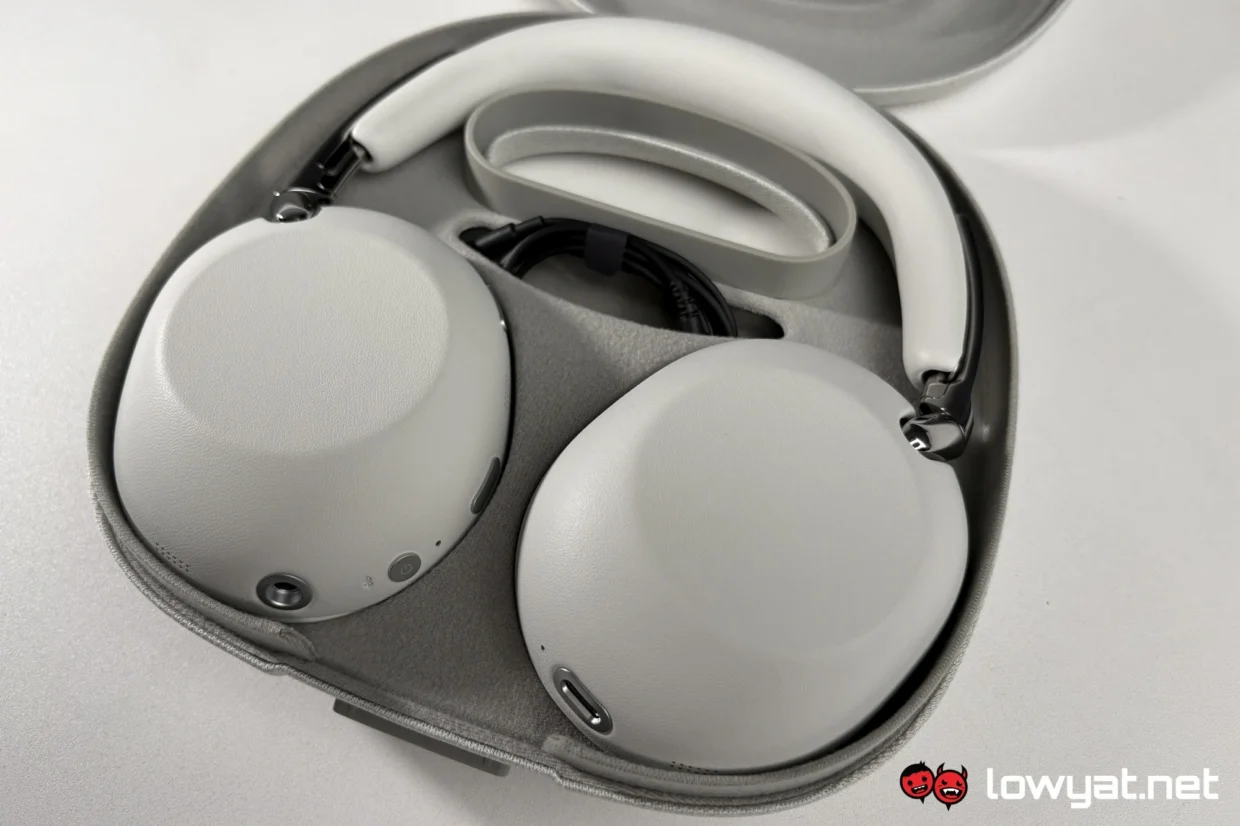 Sony 1000X The Collexion Review: Out Of The High-End And Into The Premium 14 Sony 1000X The Collexion case open