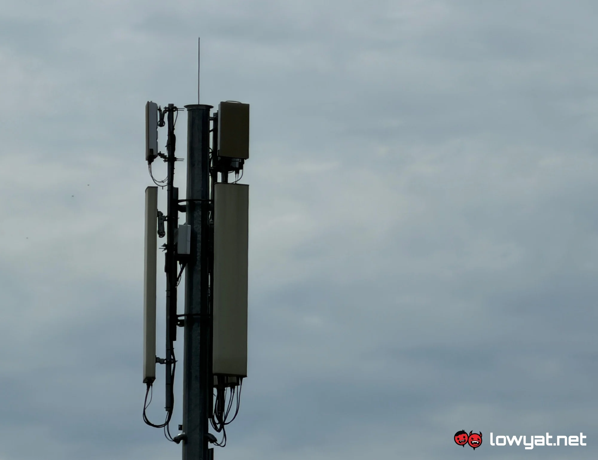 DNB Activates Additional 100MHz Of 5G Spectrum, Restores Full 200MHz Capacity 8 telco tower 5g file photo