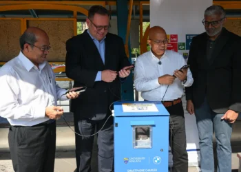 BMW UM second life battery phone charging station
