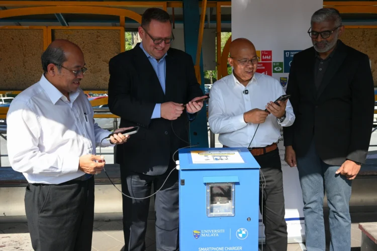 BMW UM second life battery phone charging station
