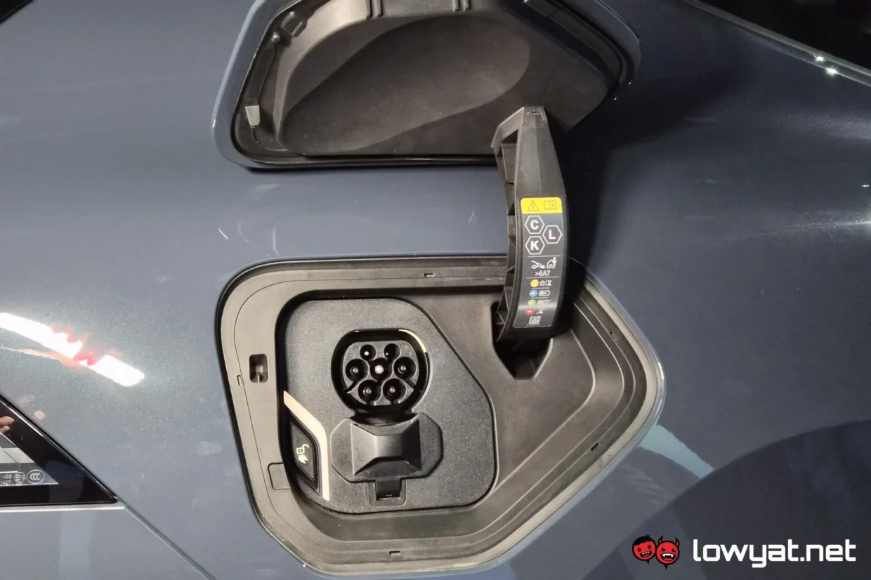 BMW iX3 50 xDrive M Sport Pro charging port