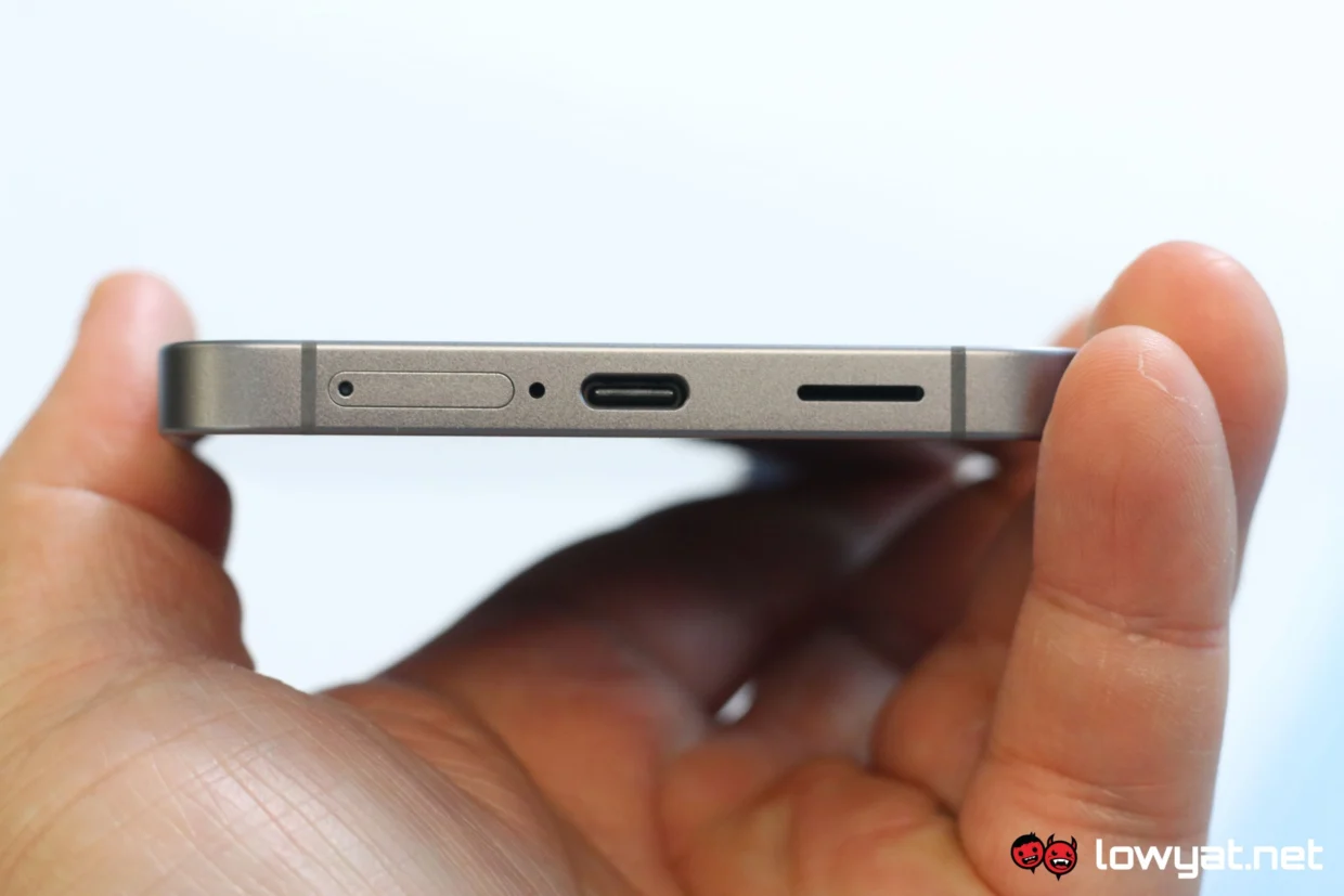 Samsung Galaxy S26 FE Hands On: The Same "Familar Design, Updated Internals" Move 3 Samsung Galaxy S26 FE Early Look 6