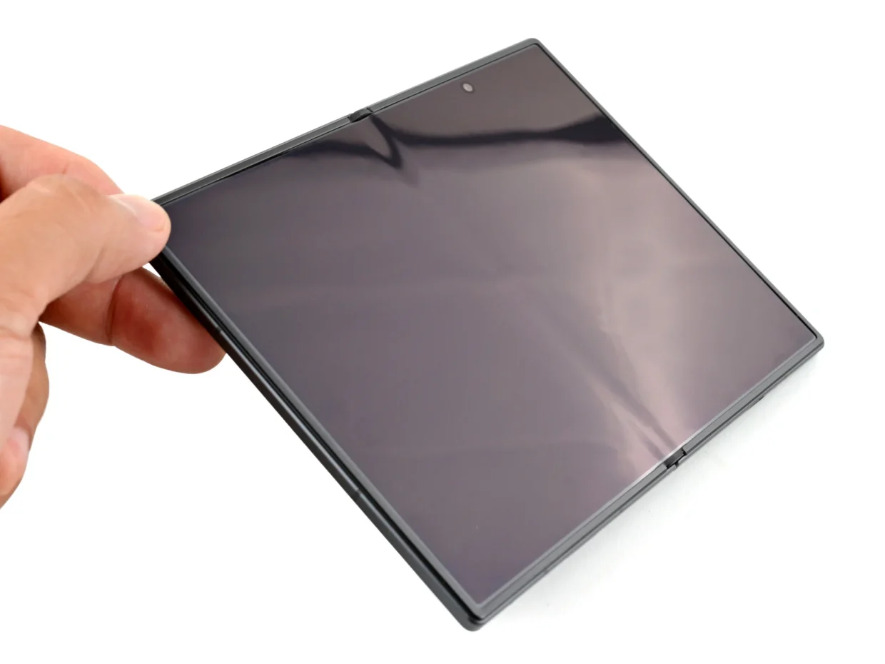 Samsung Galaxy Z Fold8 crease screen off
