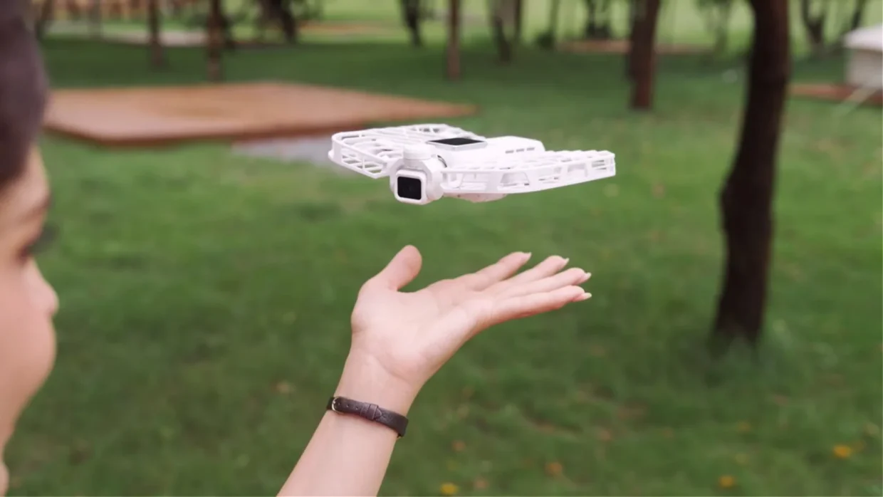 The HOVERAir Versa Is The World's First Flying Pocket Camera 4 HOVERAir Versa