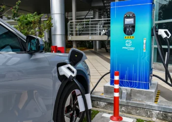 proton emas charger