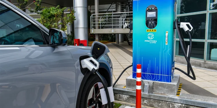 proton emas charger