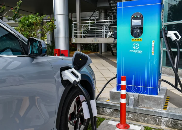 proton emas charger