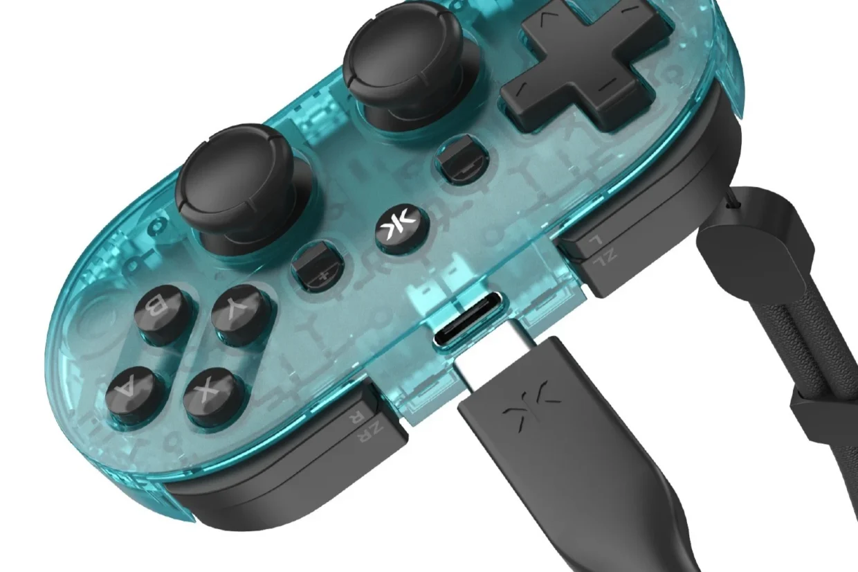 CRKD Is An Accessory Maker With A Palm-Sized Controller With TMR Sticks 3 CRKD Atom+ USB