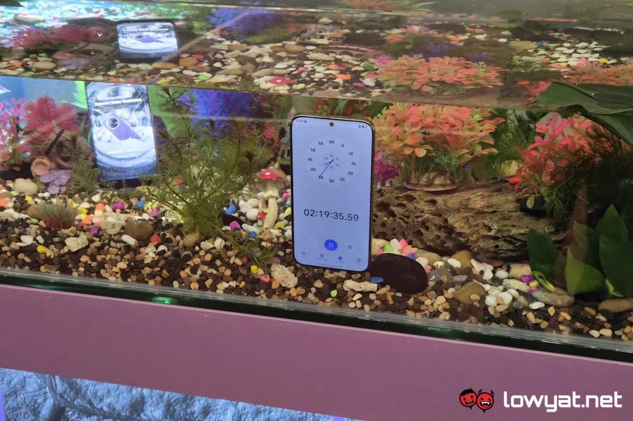HONOR Previews X9e Pro; The Latest Entry Into Its Durable Line 4 HONOR X9e Pro underwater