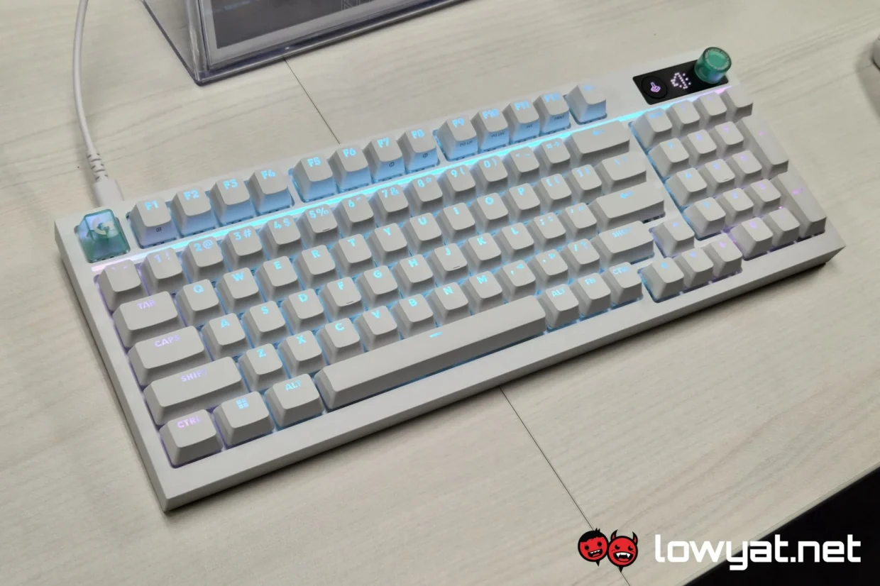 The New Logitech Yeti 2 Has A Voice Proximity Sensor And An LED Screen 8 Logitech G316 X 4