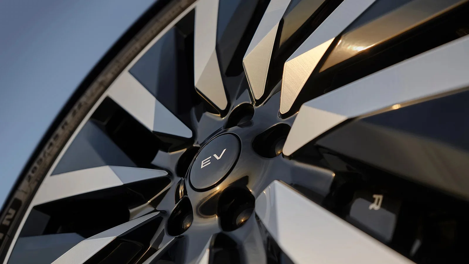 Range Rover Electric Debuts With Up To 598km Range, 850Nm Of Torque 8 Ranger Rover Electric Debut