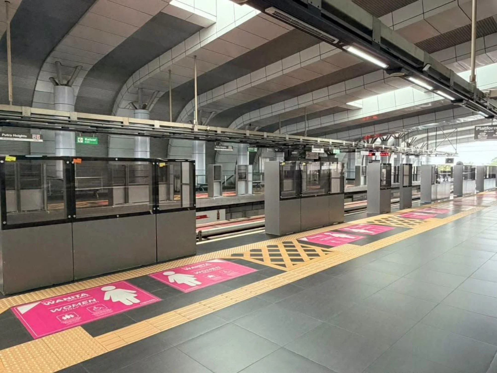 Rapid KL Begins Installing Platform Safety Barriers At LRT Stations 2 Rapid KL LRT platform barrier pilot Putra Heights
