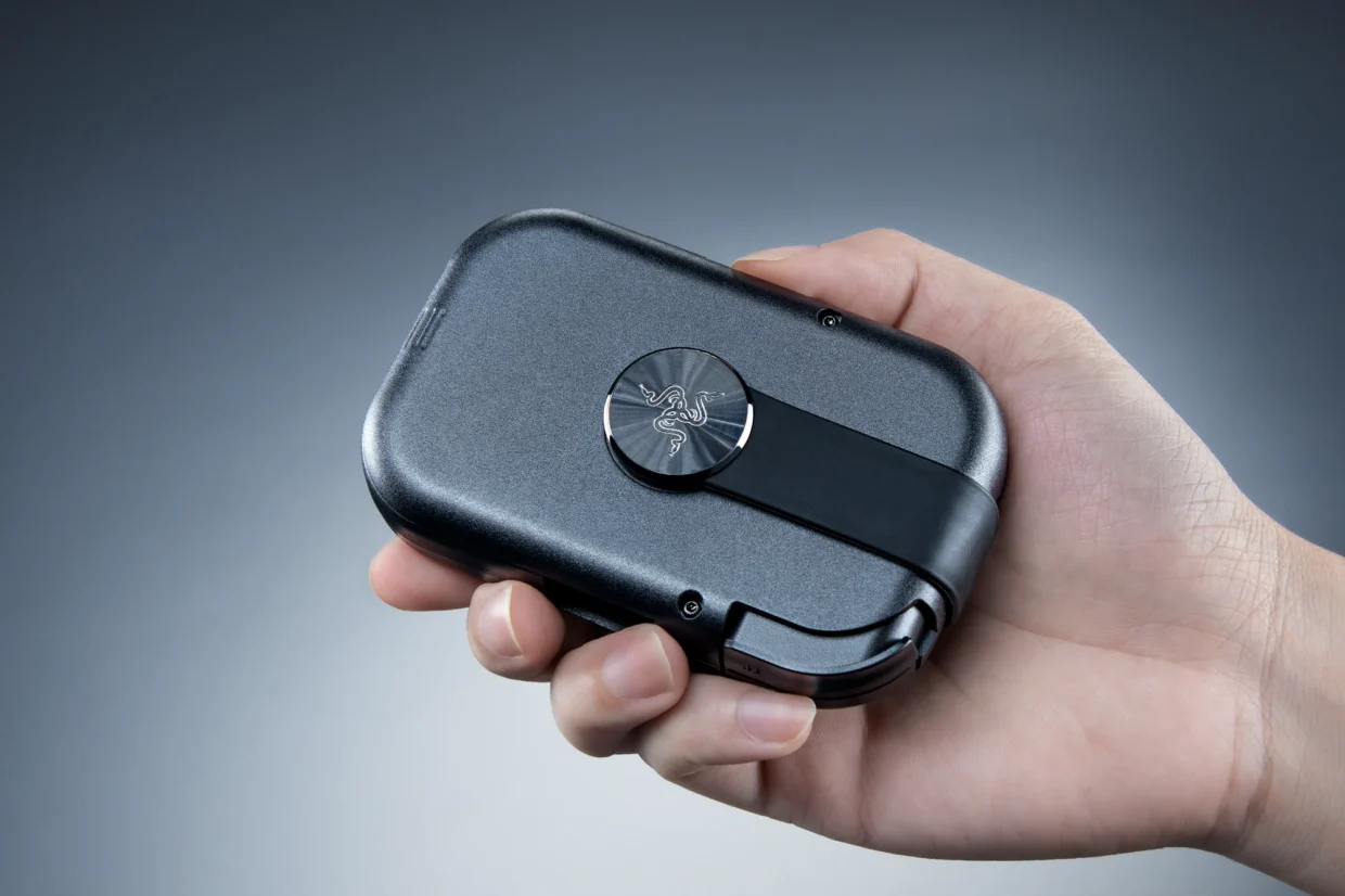 The Razer Prio Is A Very Collapsible Mobile Controller 2 Razer Prio collapsed size