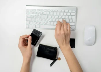 cottonbro online shopping pexels hires e-commerce