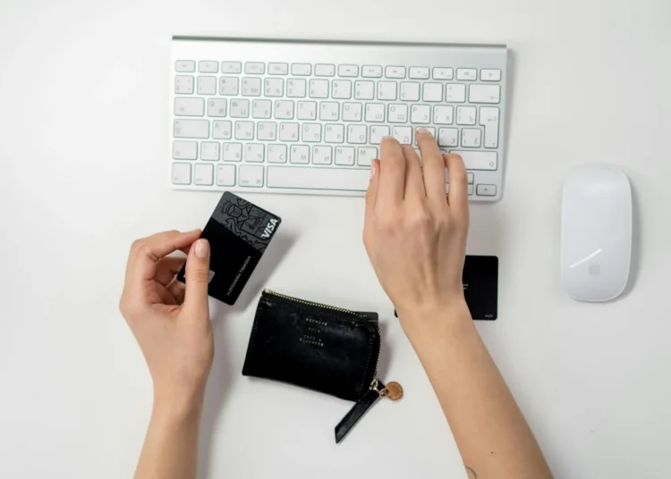 cottonbro online shopping pexels hires e-commerce