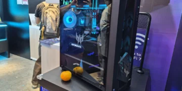 Acer Predator Orion 7000 far
