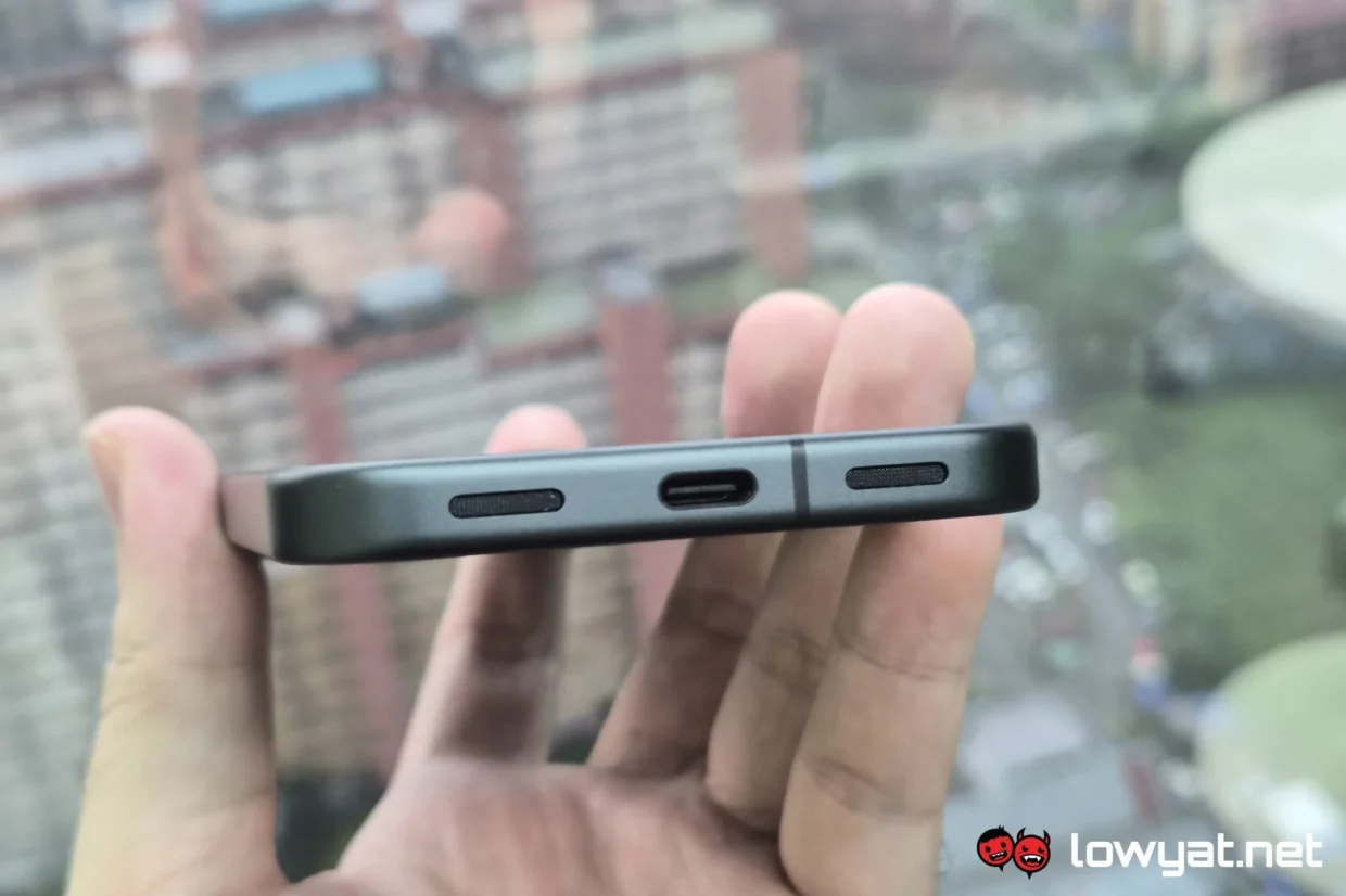 Google Pixel 11 Pro USB hand
