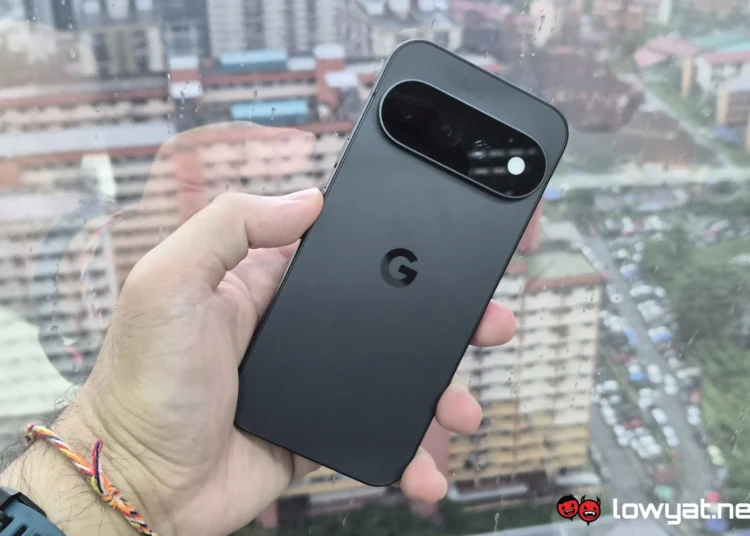 Google Pixel 11 Pro back hand