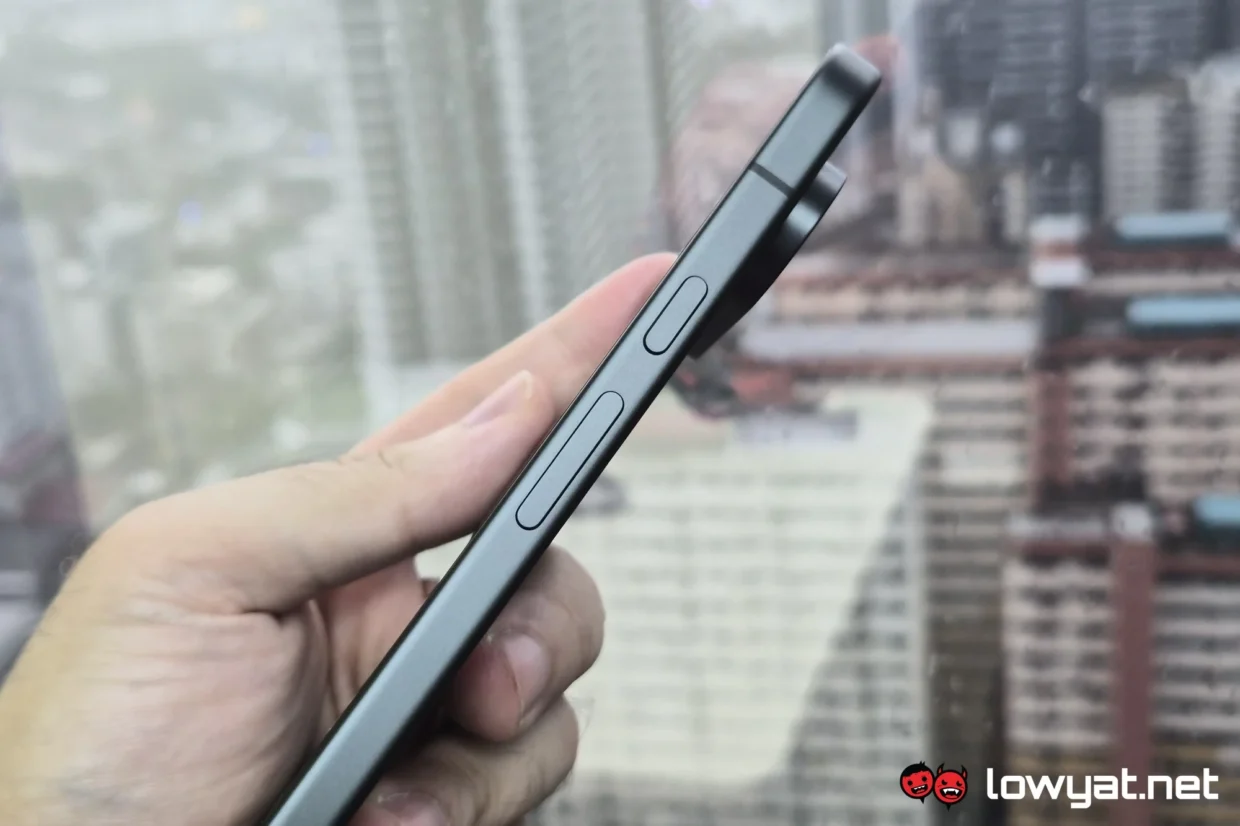 Google Pixel 11 Pro buttons hand