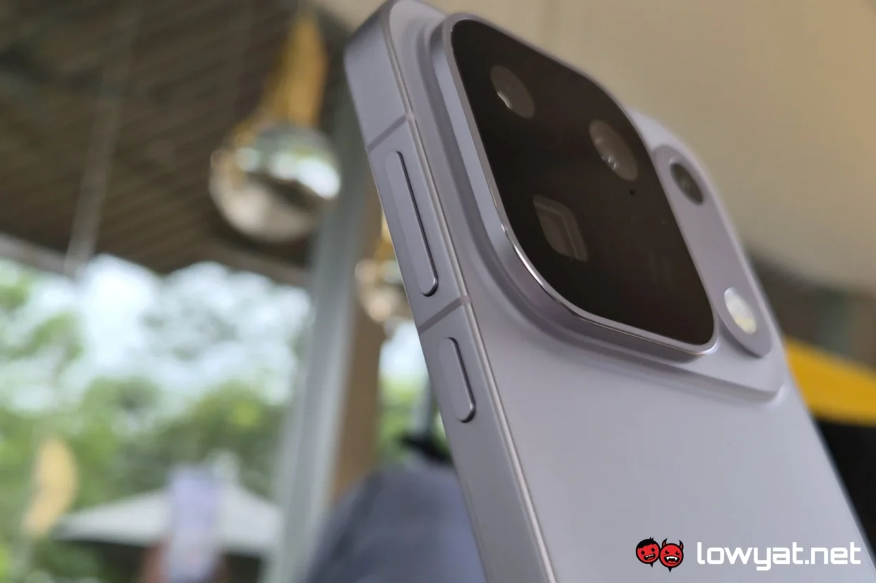 OPPO Find X10 Pro Max Hands On: Maxed Out Cameras 7 OPPO Find X10 Pro Max buttons