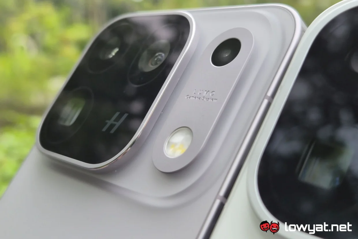 OPPO Find X10 Pro Max Hands On: Maxed Out Cameras 5 OPPO Find X10 Pro Max camera close up 3