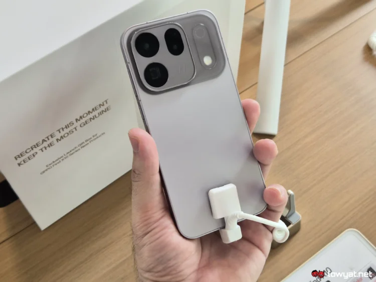 OPPO Find X10 Series Officially Launch 1 OPPO Find X10 back