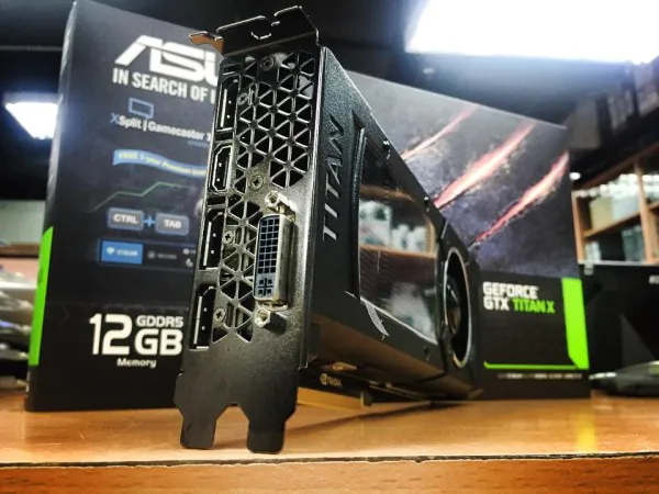 ASUS GeForce GTX Titan X