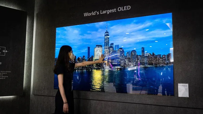 LG OLED.EX est un téléviseur qui fait vibrer son écran pour produire des sons